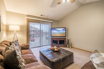 Interiors-fountain glen apartments in north lincoln nebraska